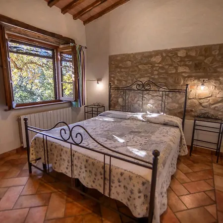 Farm stay Antico Borgo Montacuto