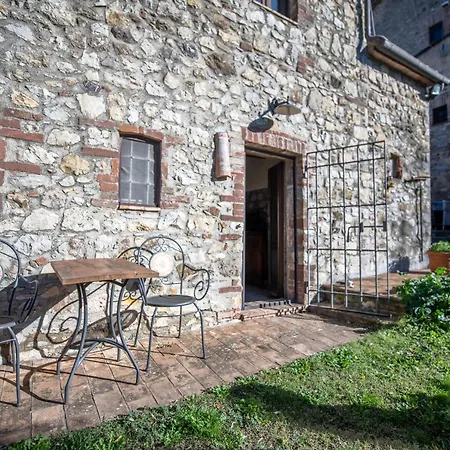 Antico Borgo Montacuto Farm stay Pari