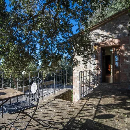 Antico Borgo Montacuto Farm stay Pari